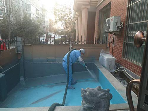 聚脲噴涂是游泳池專業防水防滑的材料(圖2) 水池聚脲防腐防水噴涂
