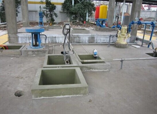 聚脲噴涂機(jī)國(guó)產(chǎn)和進(jìn)口的區(qū)別在哪里?哪個(gè)施工效率高?(圖1) 進(jìn)口聚脲噴涂機(jī)污水池防腐施工案例